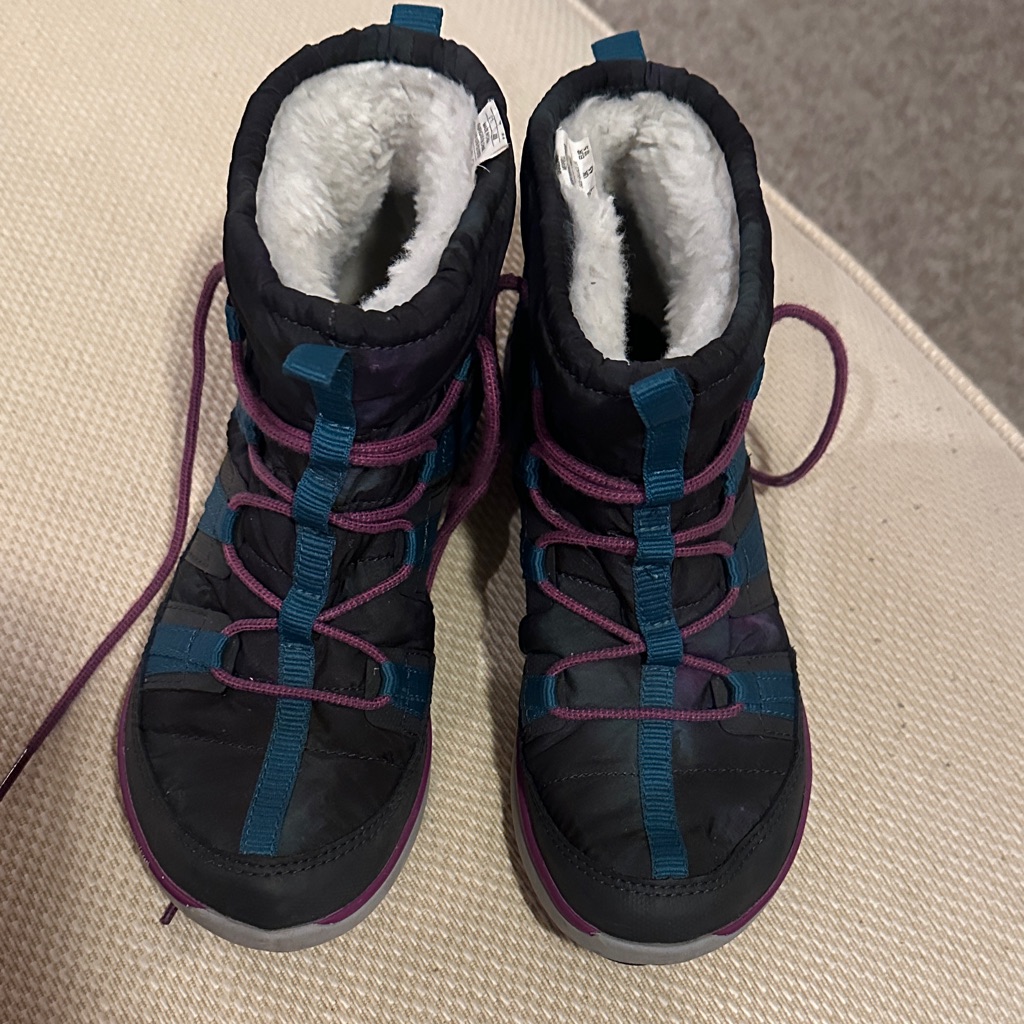 Merrell Pechora Pull On Lined Boots.